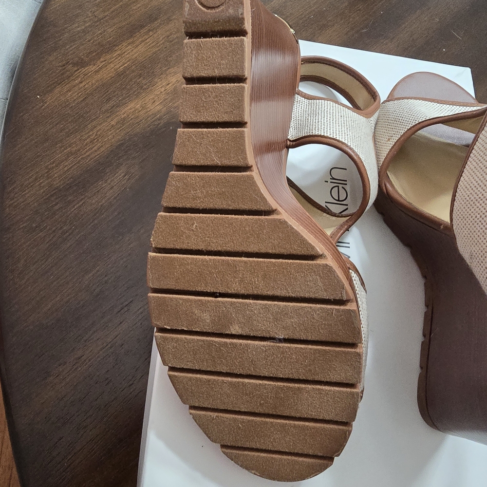 Elegant Women's Wedge Sandals - Cream and Brown - Picture 6 of 7